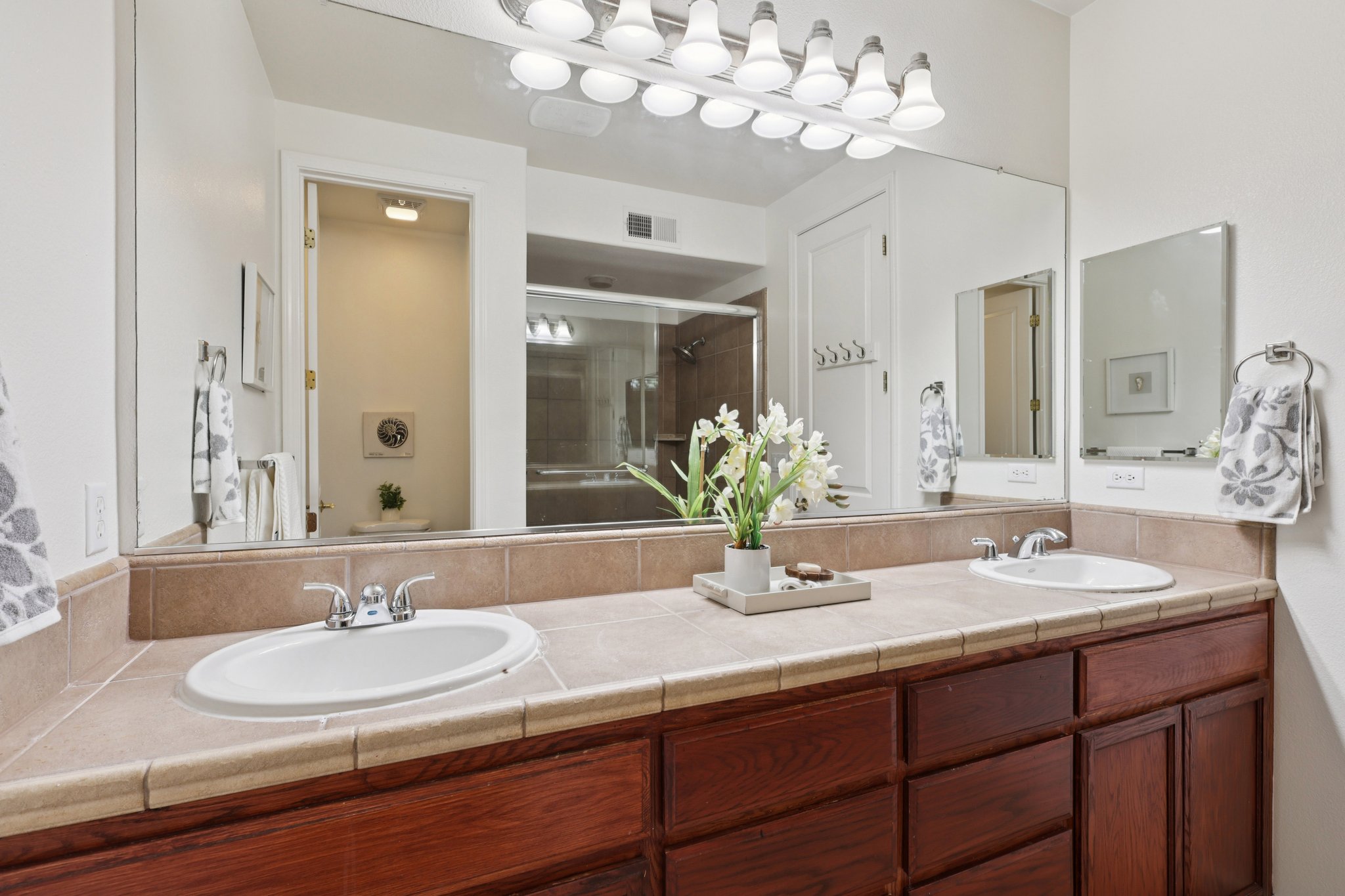Whitworth Dr-S3003-027.jpg