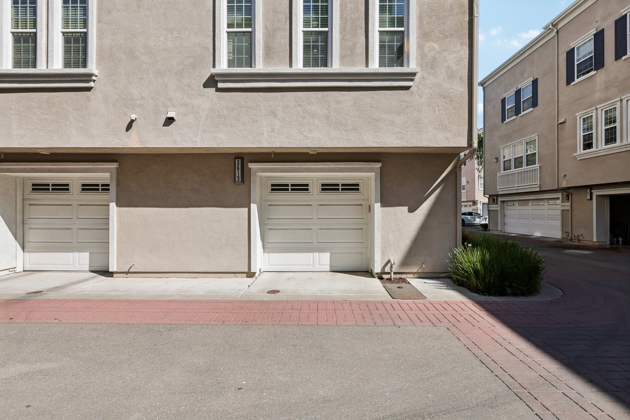 Whitworth Dr-S3003-036.jpg