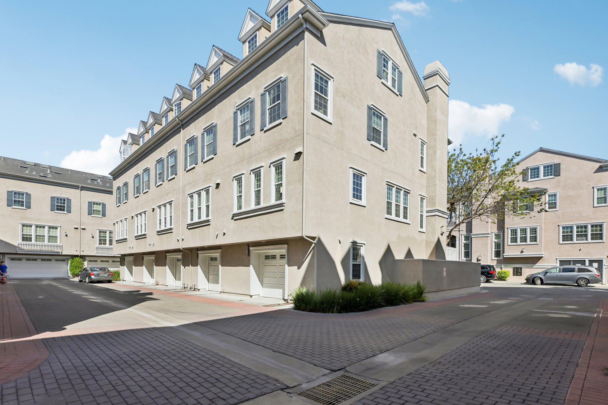 Whitworth Dr-S3003-037.jpg