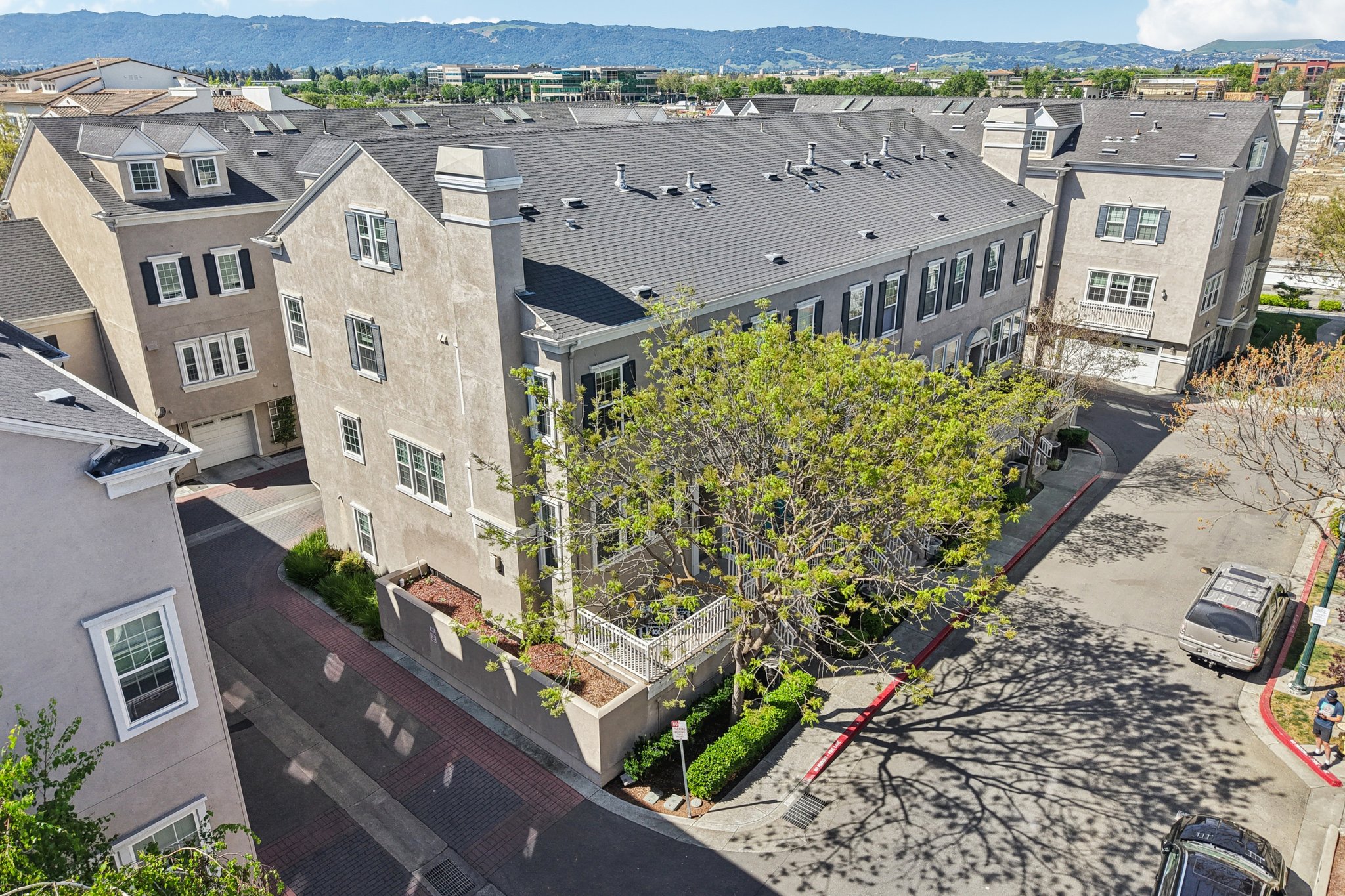 Whitworth Dr-S3003-048.jpg