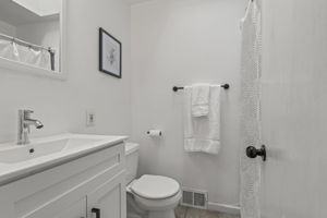  Photo 33