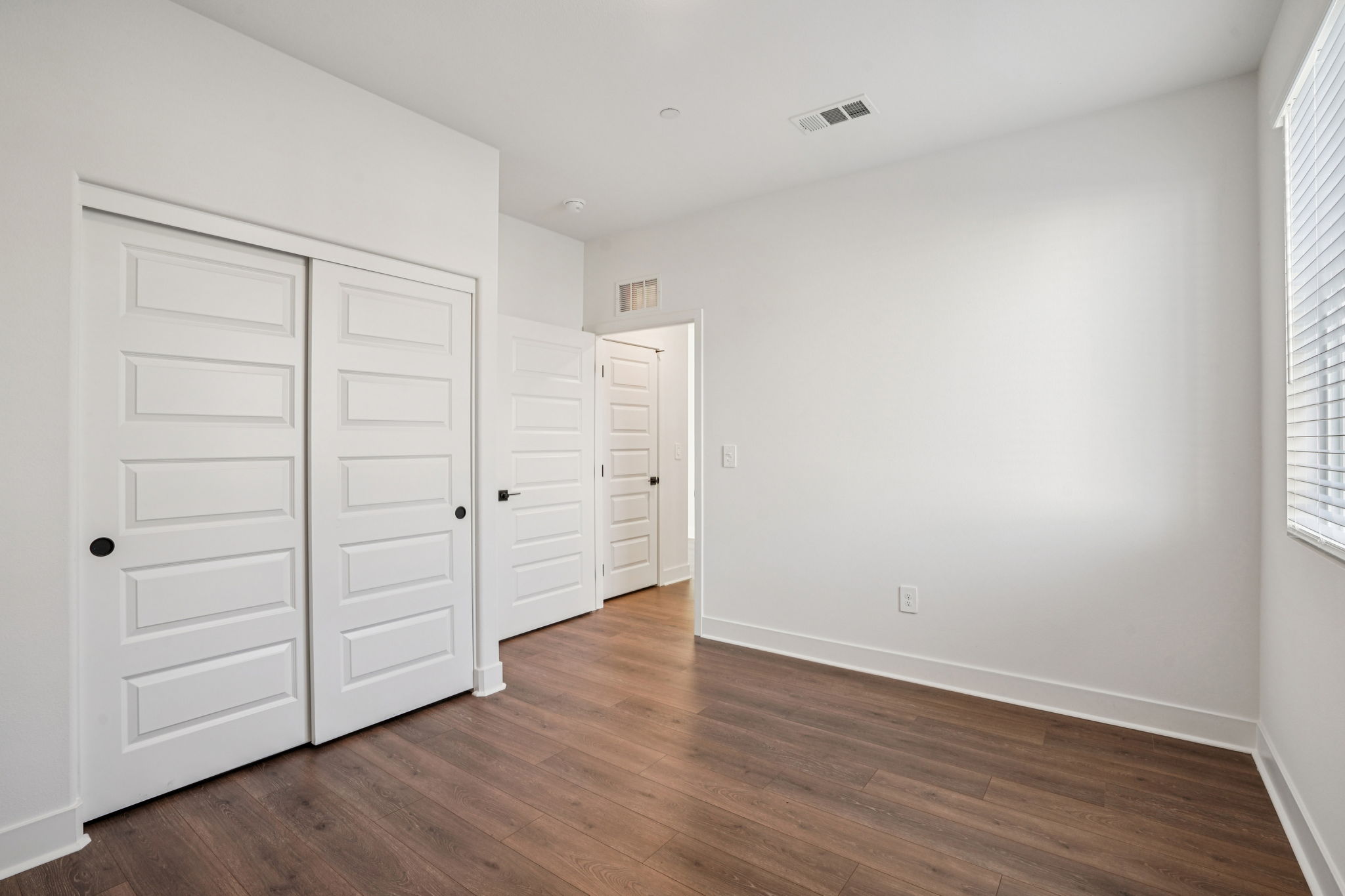 36157 Cameron Place-S1402-016