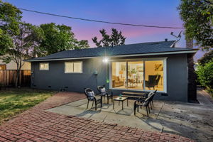 011_TWILIGHT_ 3618 May Ln