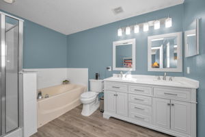 Upper Level Primary Bathroom1a