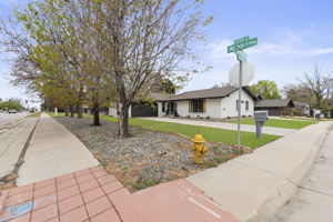  Photo 0