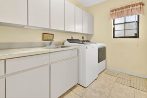 Laundry Room -r