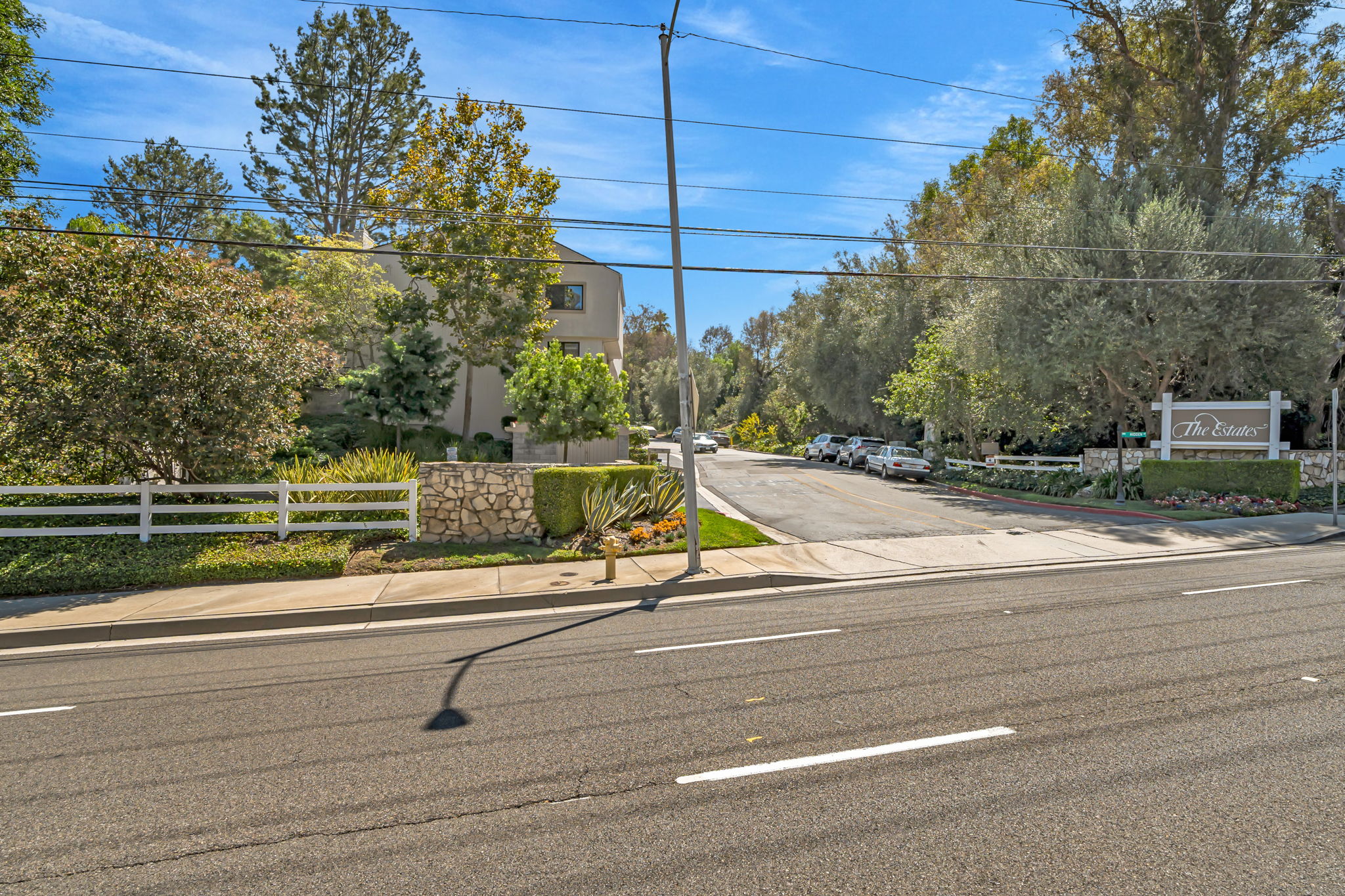 Hidden Lane Entry off Crenshaw Blvd