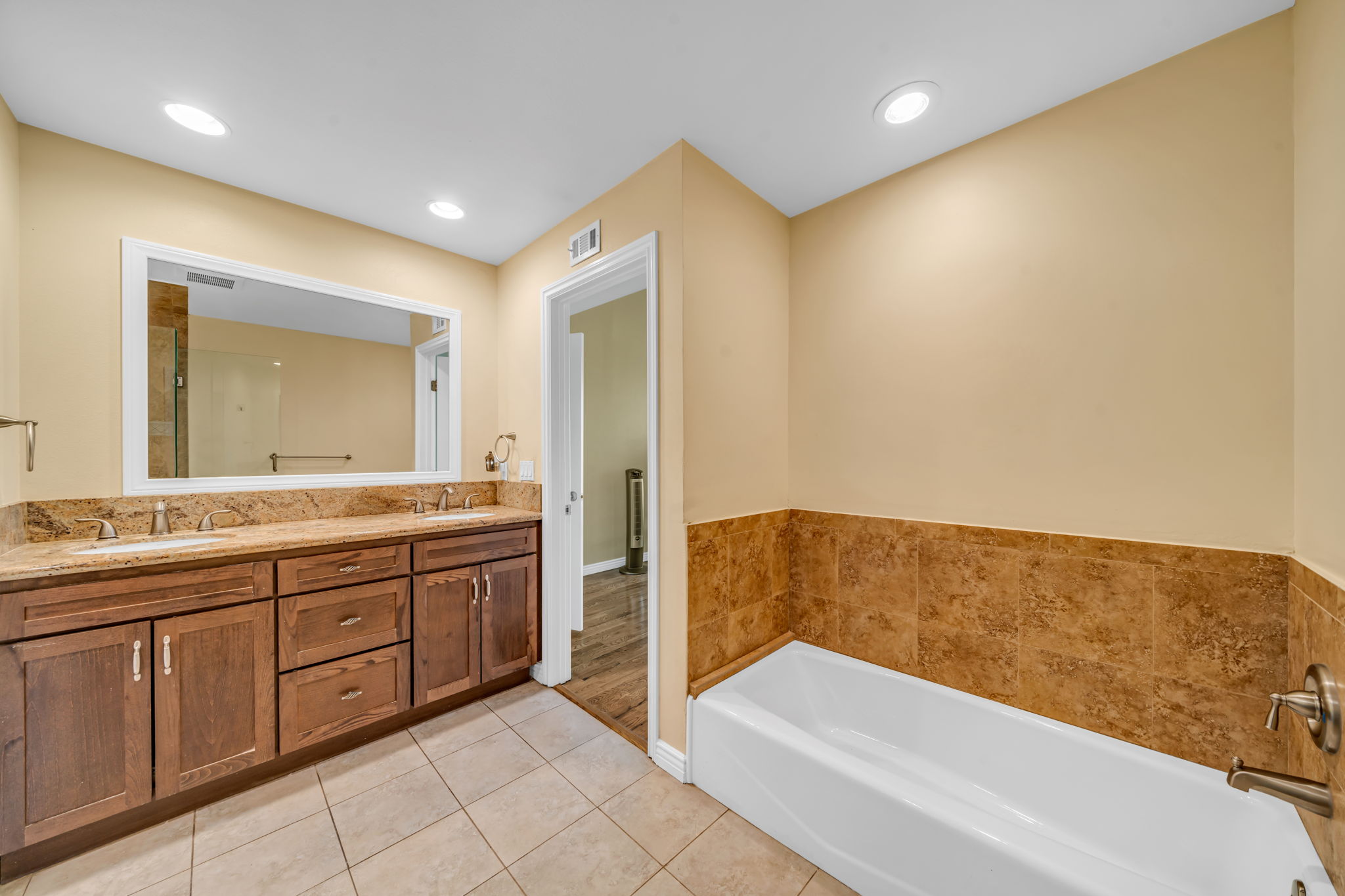 Maple Wood Cabinets & Bathtub