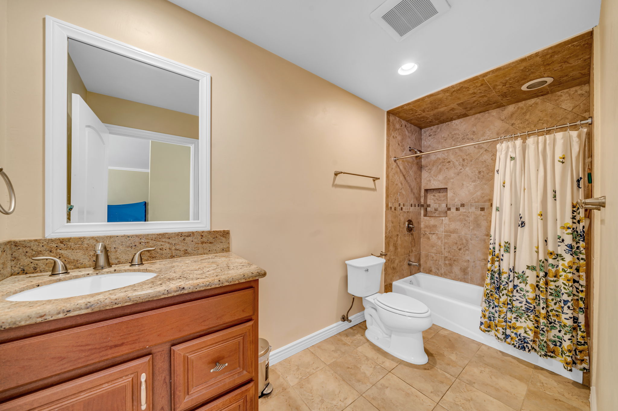 Tiled Floor & Tub/Shower