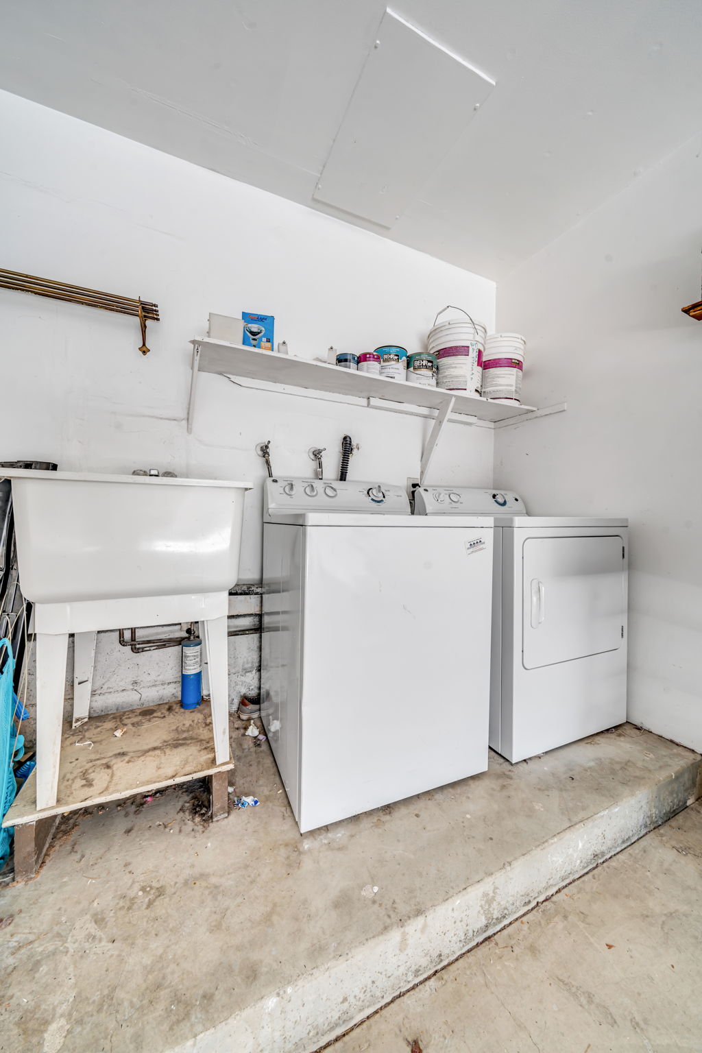 Laundry & Utility Sink in Garage