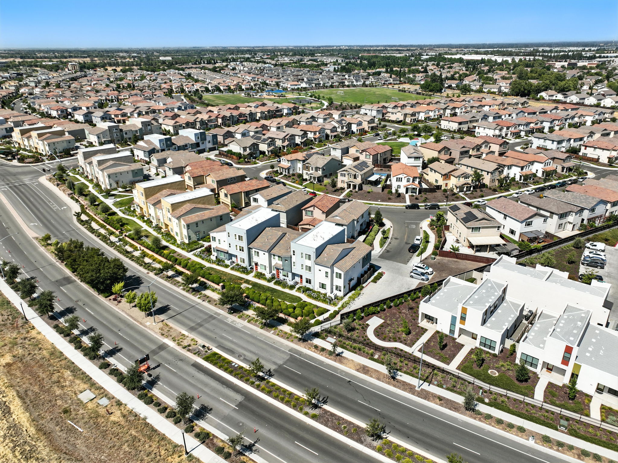 006_AERIALS_3624 E Commerce Way