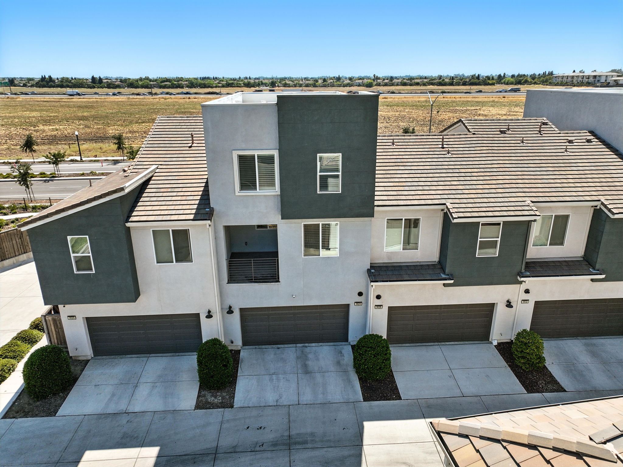 007_AERIALS_3624 E Commerce Way