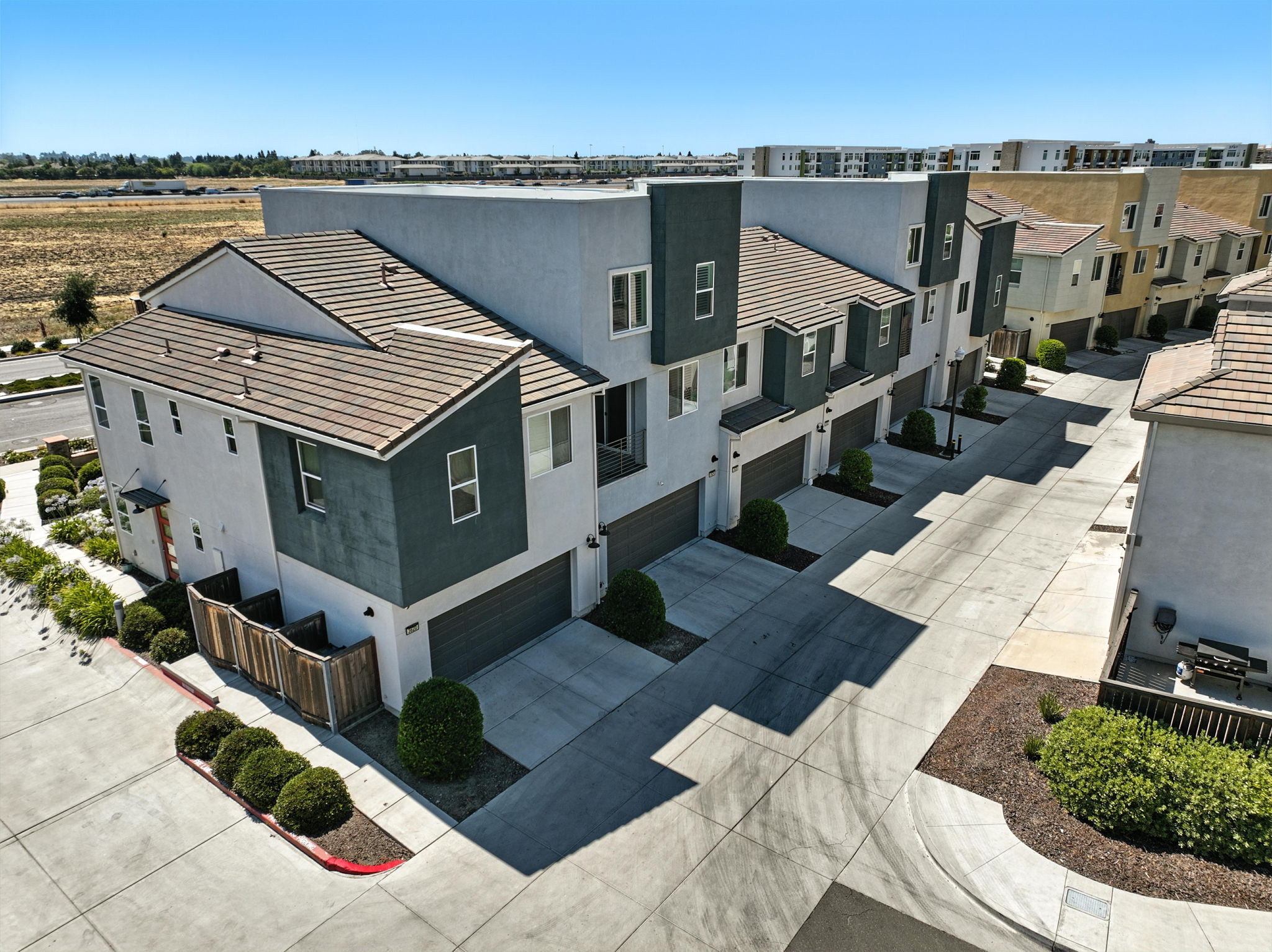 008_AERIALS_3624 E Commerce Way