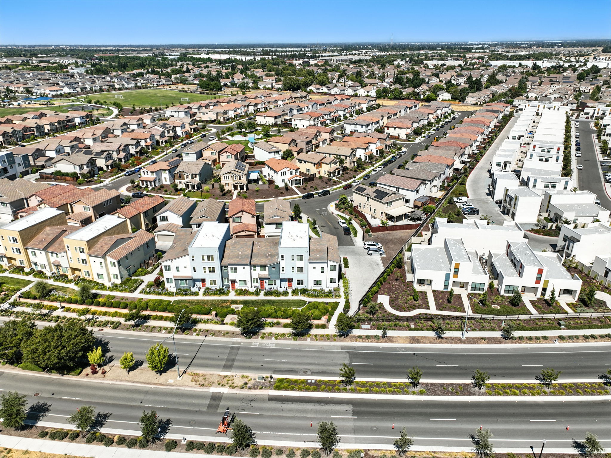 015_AERIALS_3624 E Commerce Way