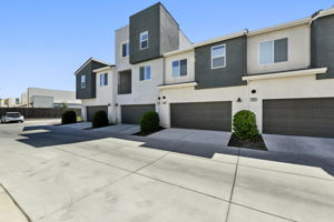 036_3624 E Commerce Way