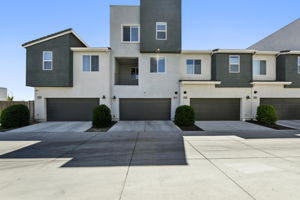 037_3624 E Commerce Way