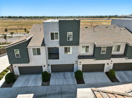 007_AERIALS_3624 E Commerce Way