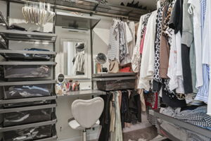 23-Primary Closet