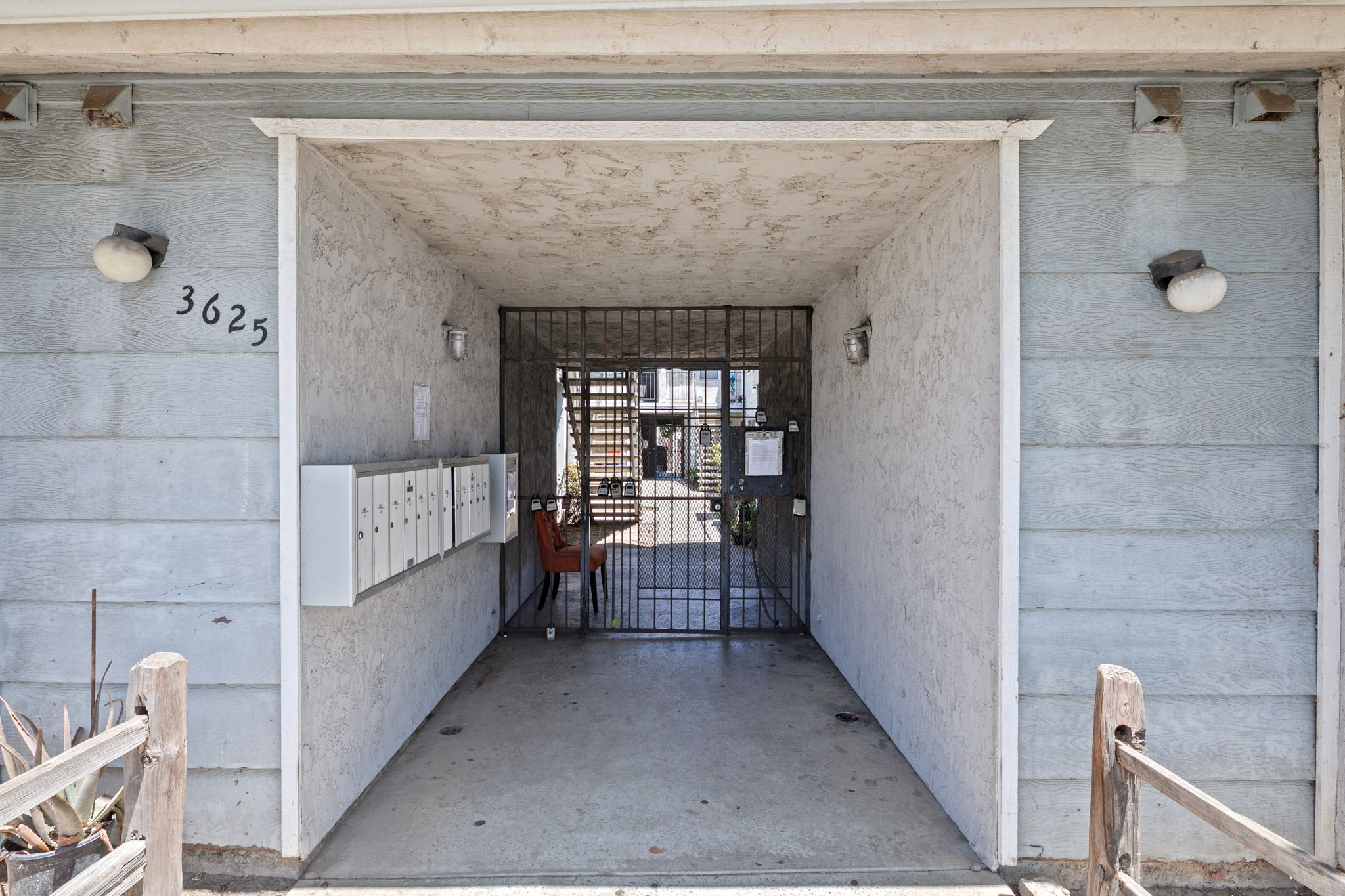 3625 43rd St-25