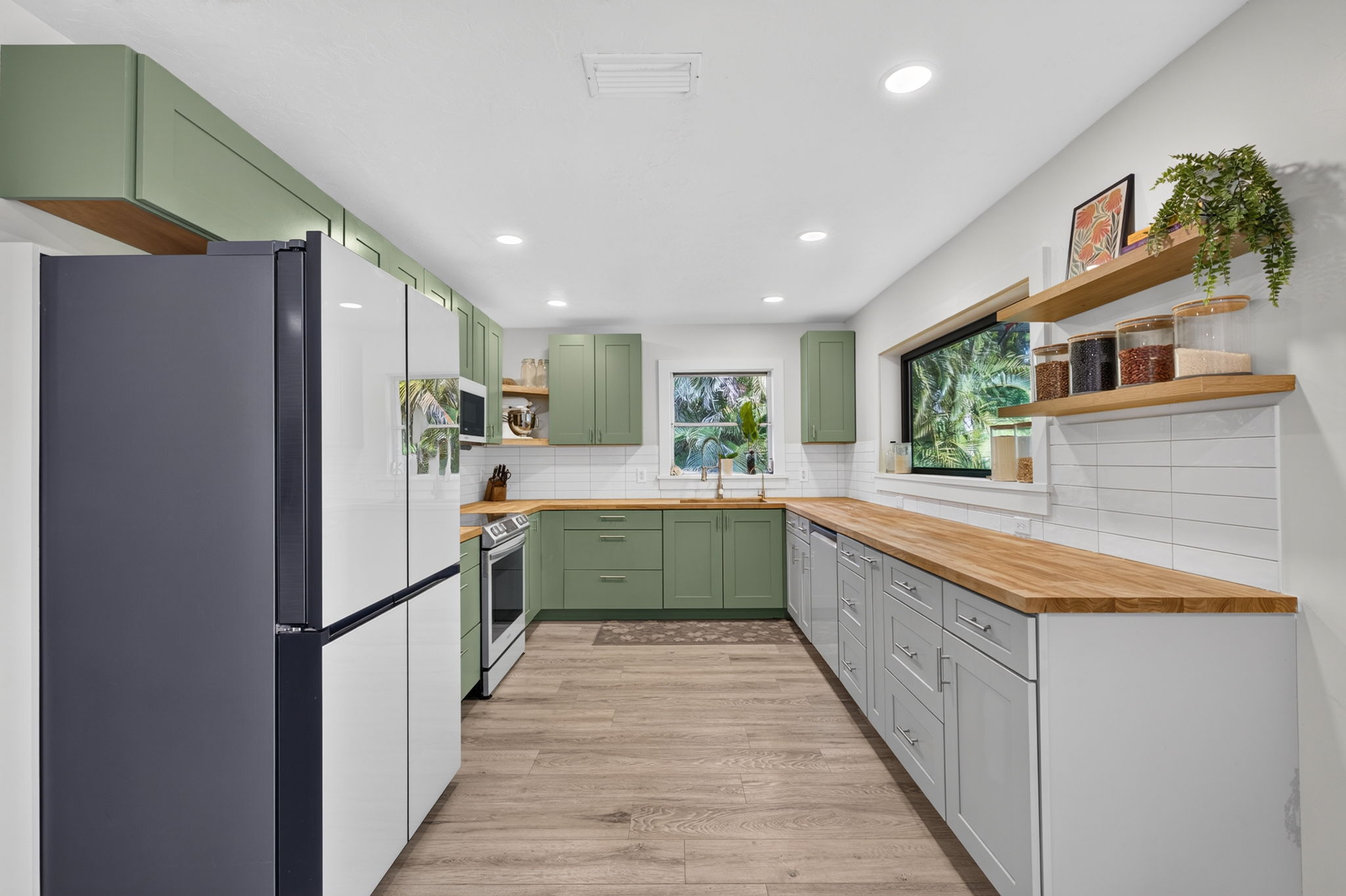 Kitchen 1 of 3