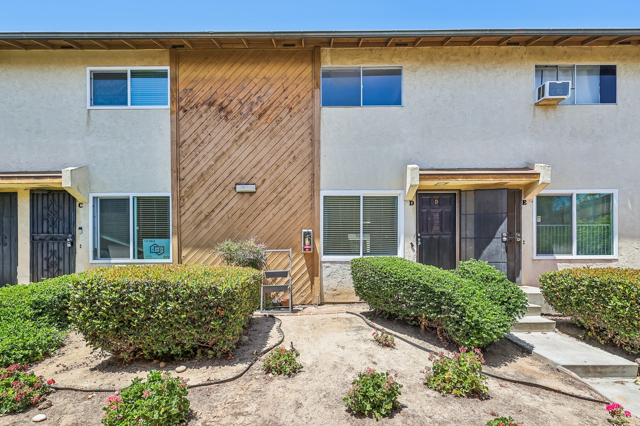 Lemona Ave D-S0306-002.jpg