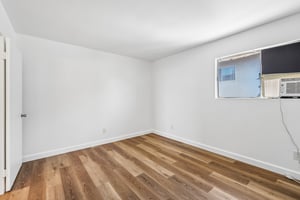 Lemona Ave D-S0306-015.jpg