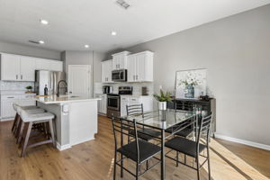 Kitchen/Breakfast Area