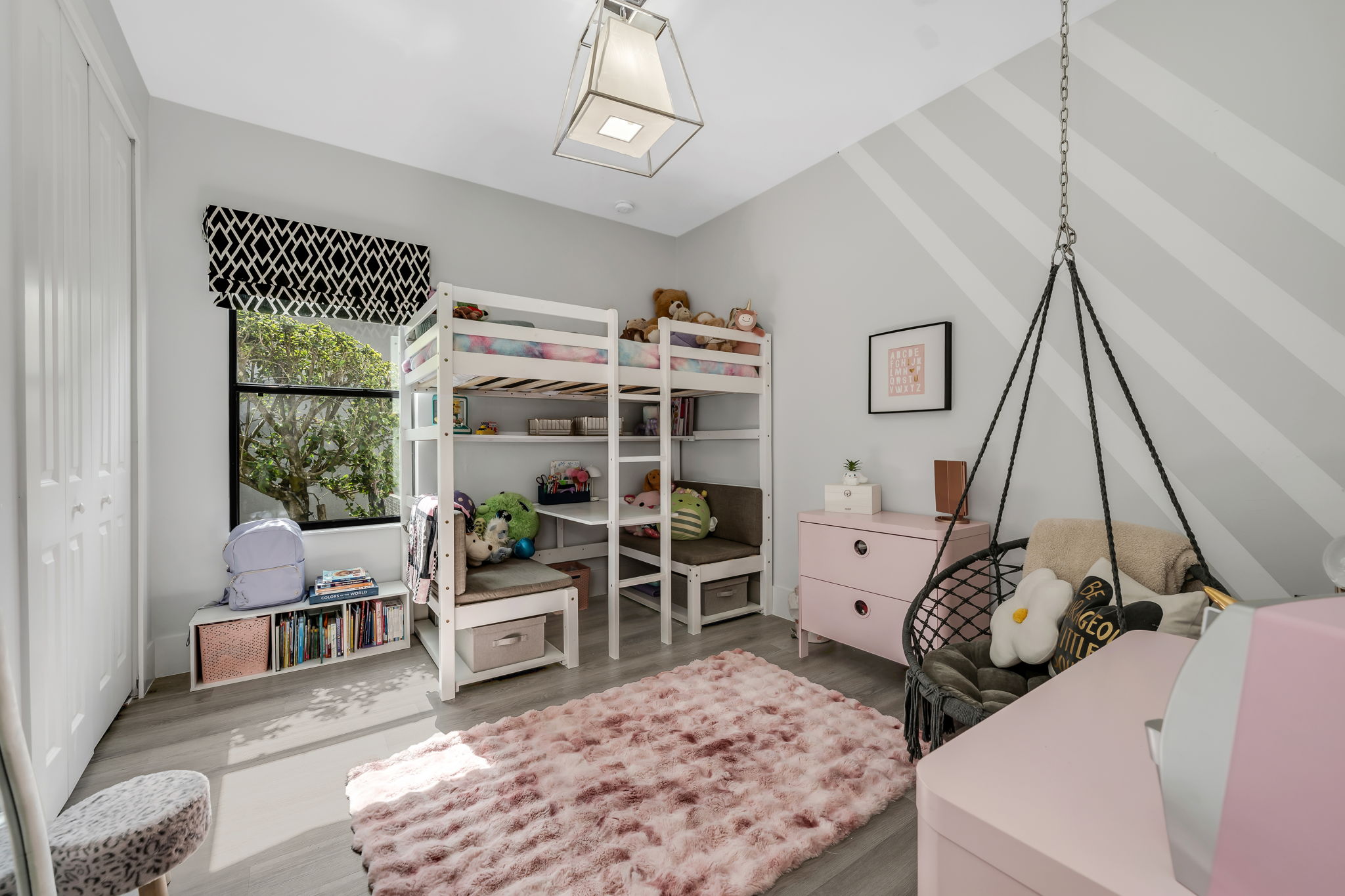 Guest or Children's Bedroom