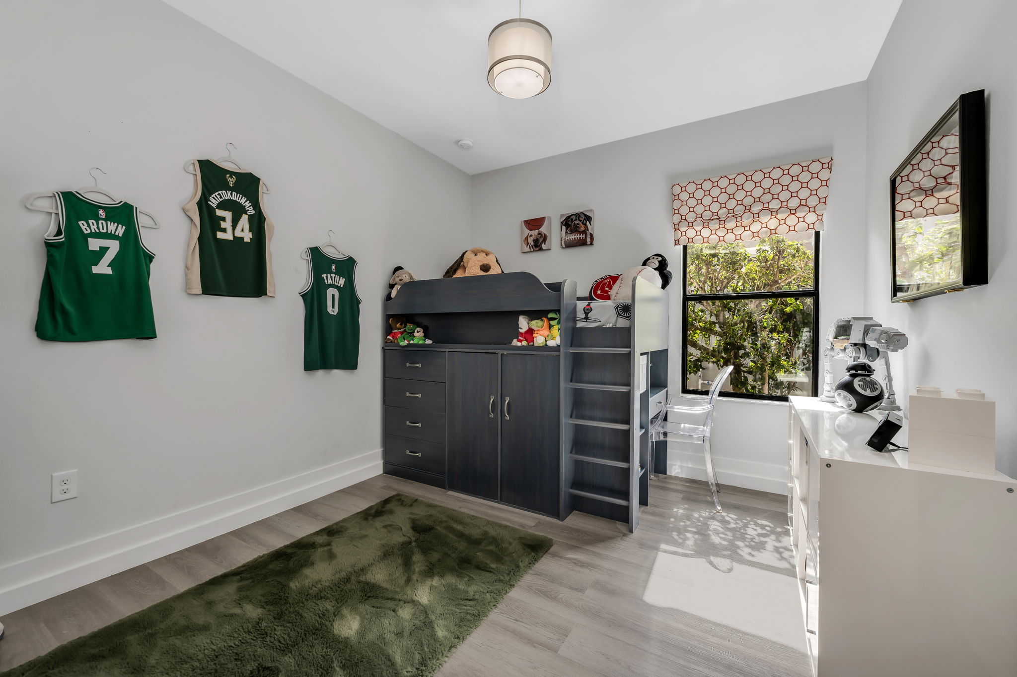 Guest or Children's Bedroom