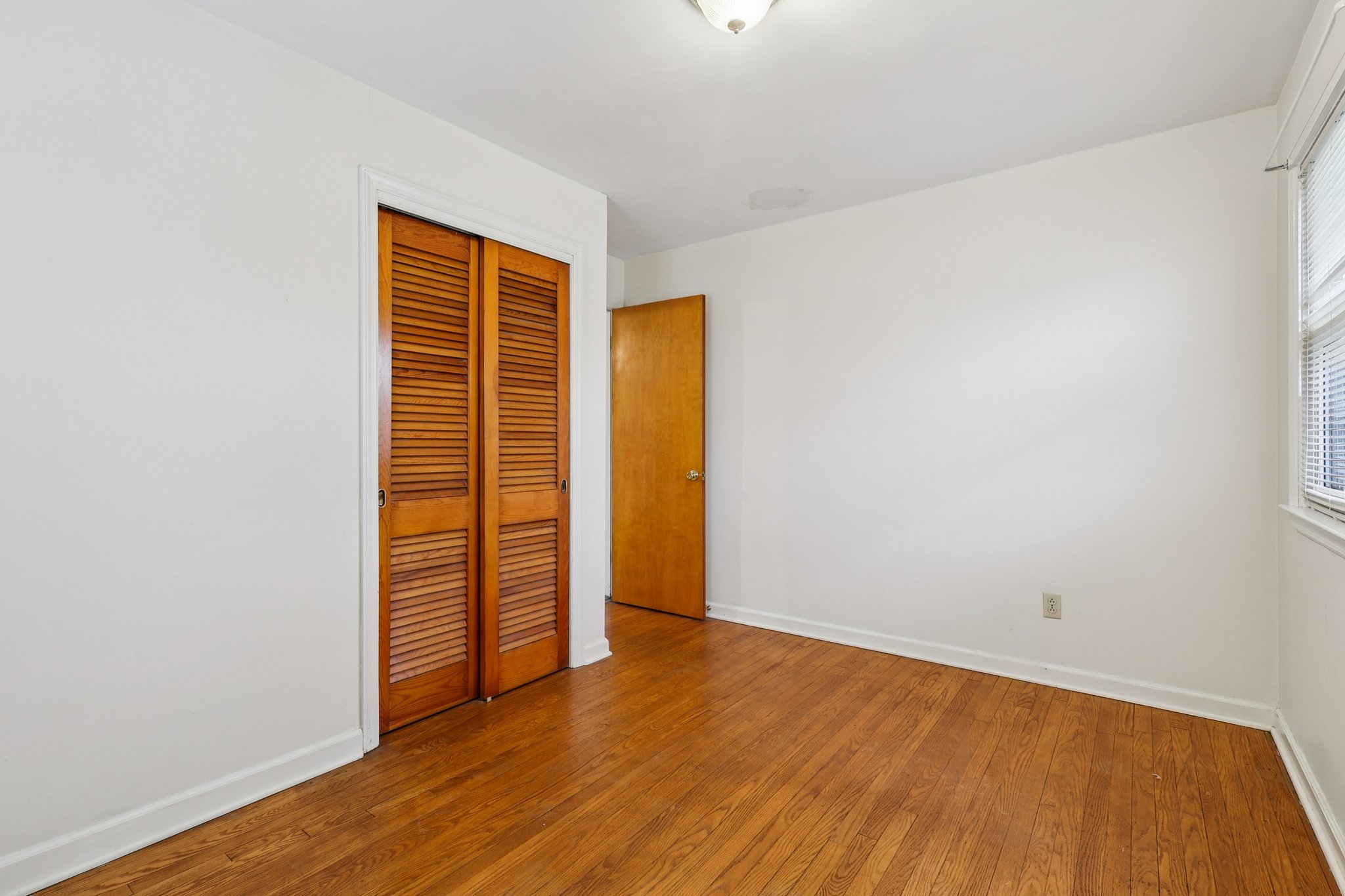 Julie Dr-S0403-022.jpg