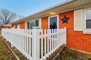 Julie Dr-S0403-005.jpg