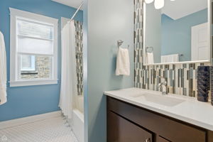 3642 N Keeler Ave_031