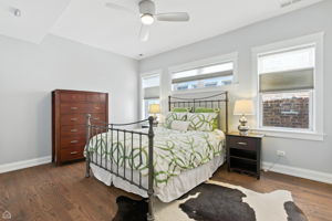 3642 N Keeler Ave_032