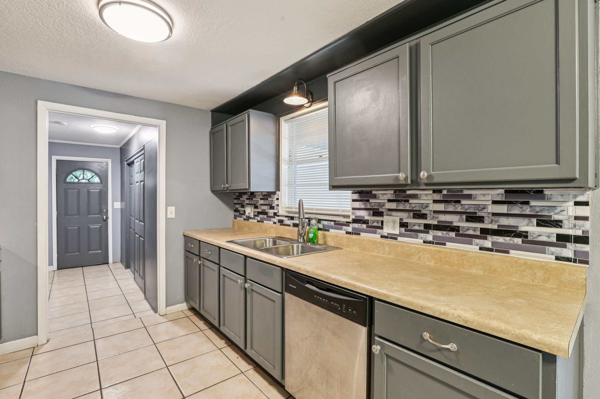 Monroe Dr-S1607-019