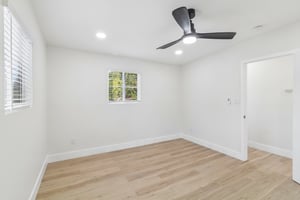 Curlew St-S1806-023.jpg