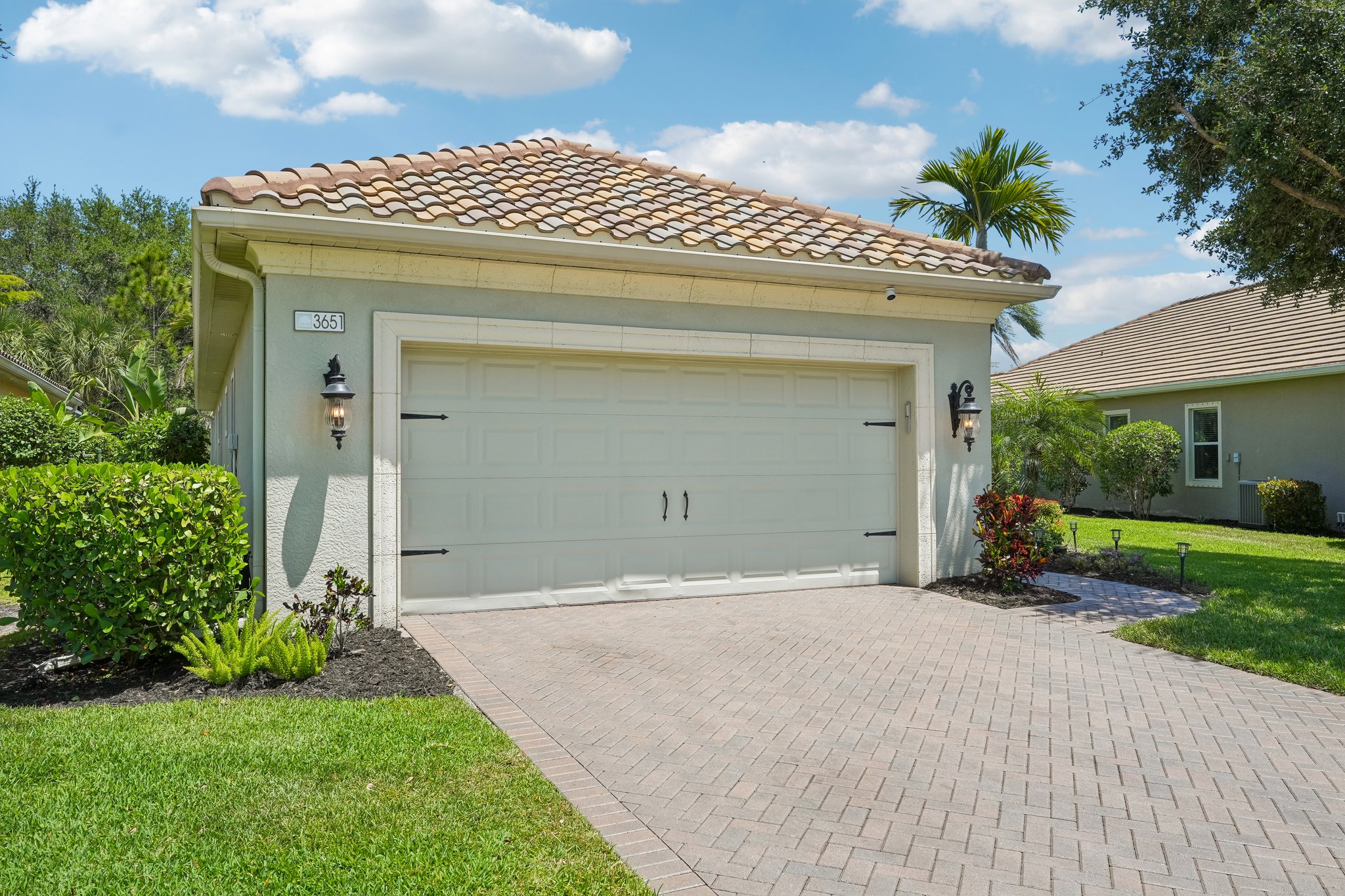 Canopy Cir-S2204-002.jpg