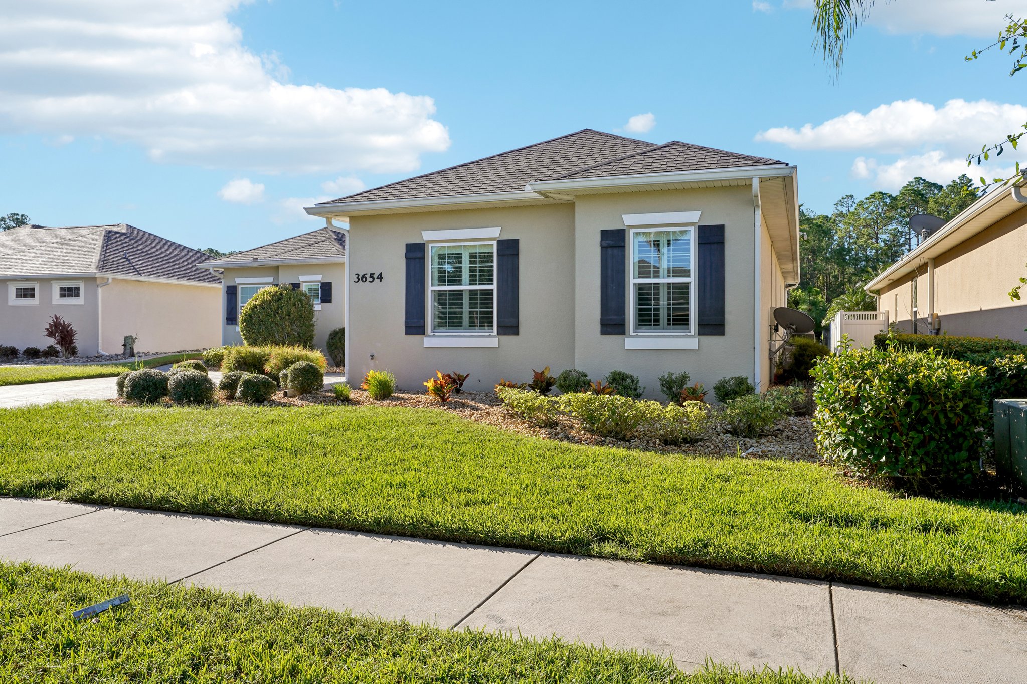 Pini Ave-S1410-003.jpg