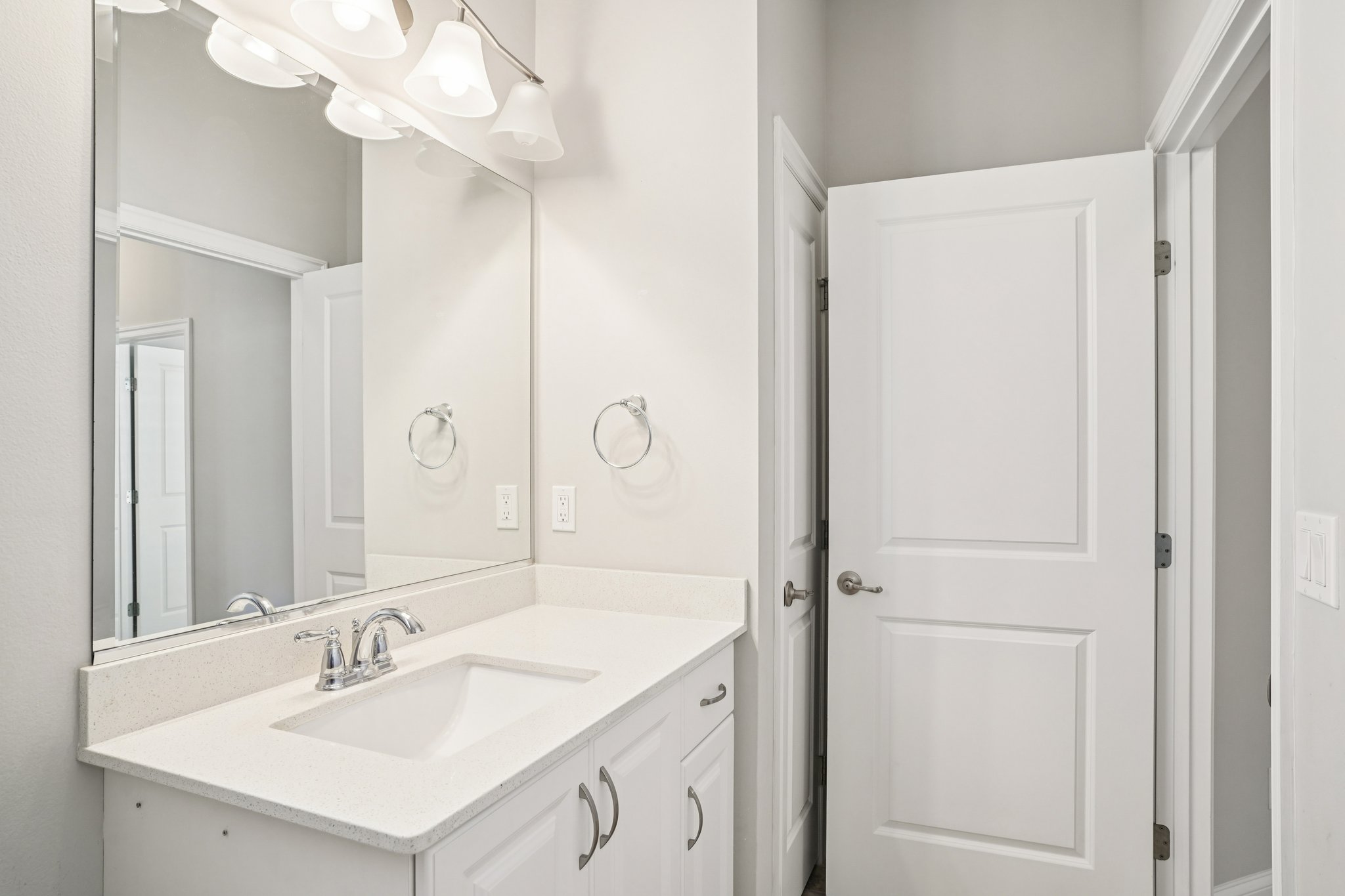 Pini Ave-S1410-027.jpg