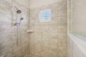 Pini Ave-S1410-019.jpg