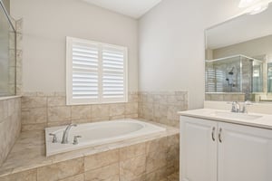 Pini Ave-S1410-020.jpg