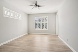 Pini Ave-S1410-021.jpg
