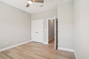 Pini Ave-S1410-025.jpg