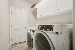 Pini Ave-S1410-030.jpg