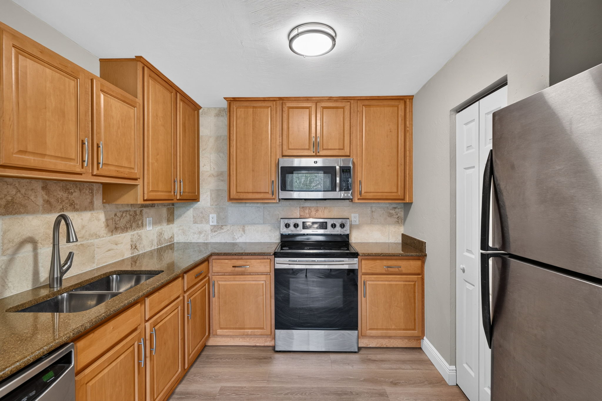 Kitchen 2 of 5