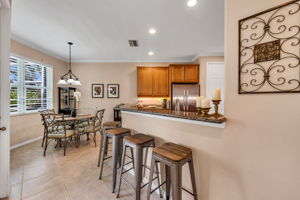 Breakfast Bar - Eat in Kitchen