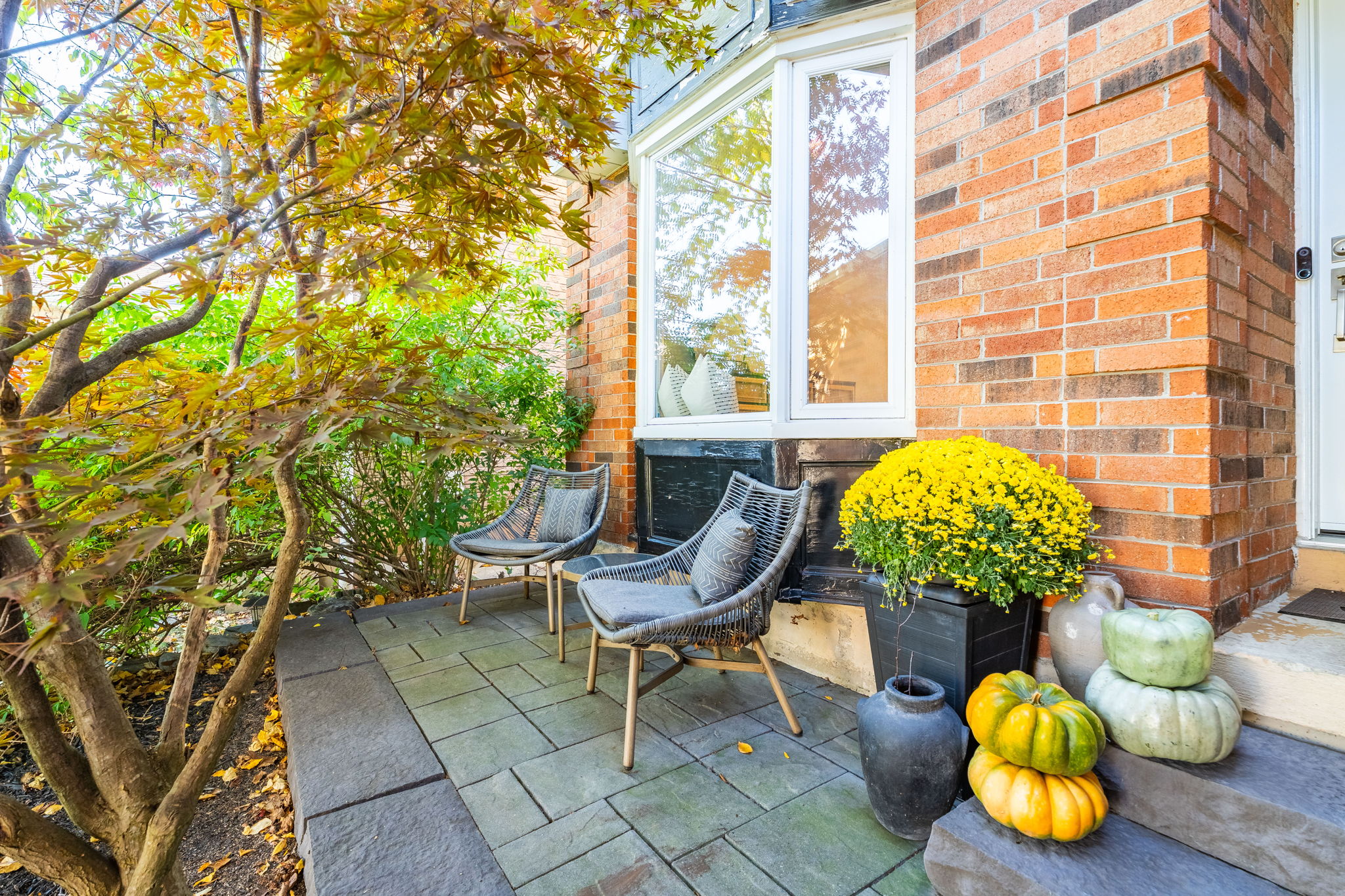 Front Porch/Entrance