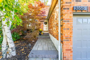 Front Porch/Entrance