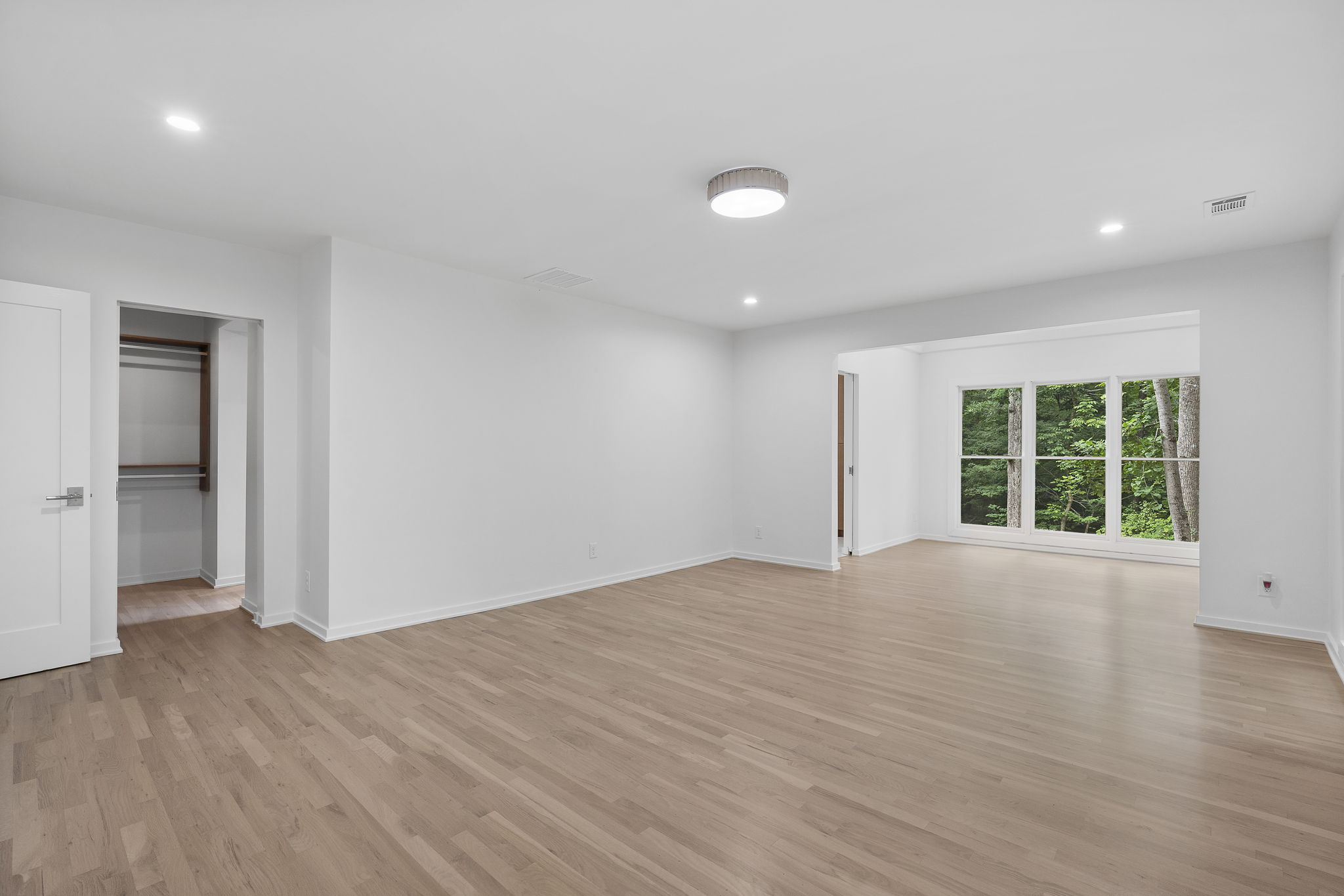 Separate dressing room with skylight