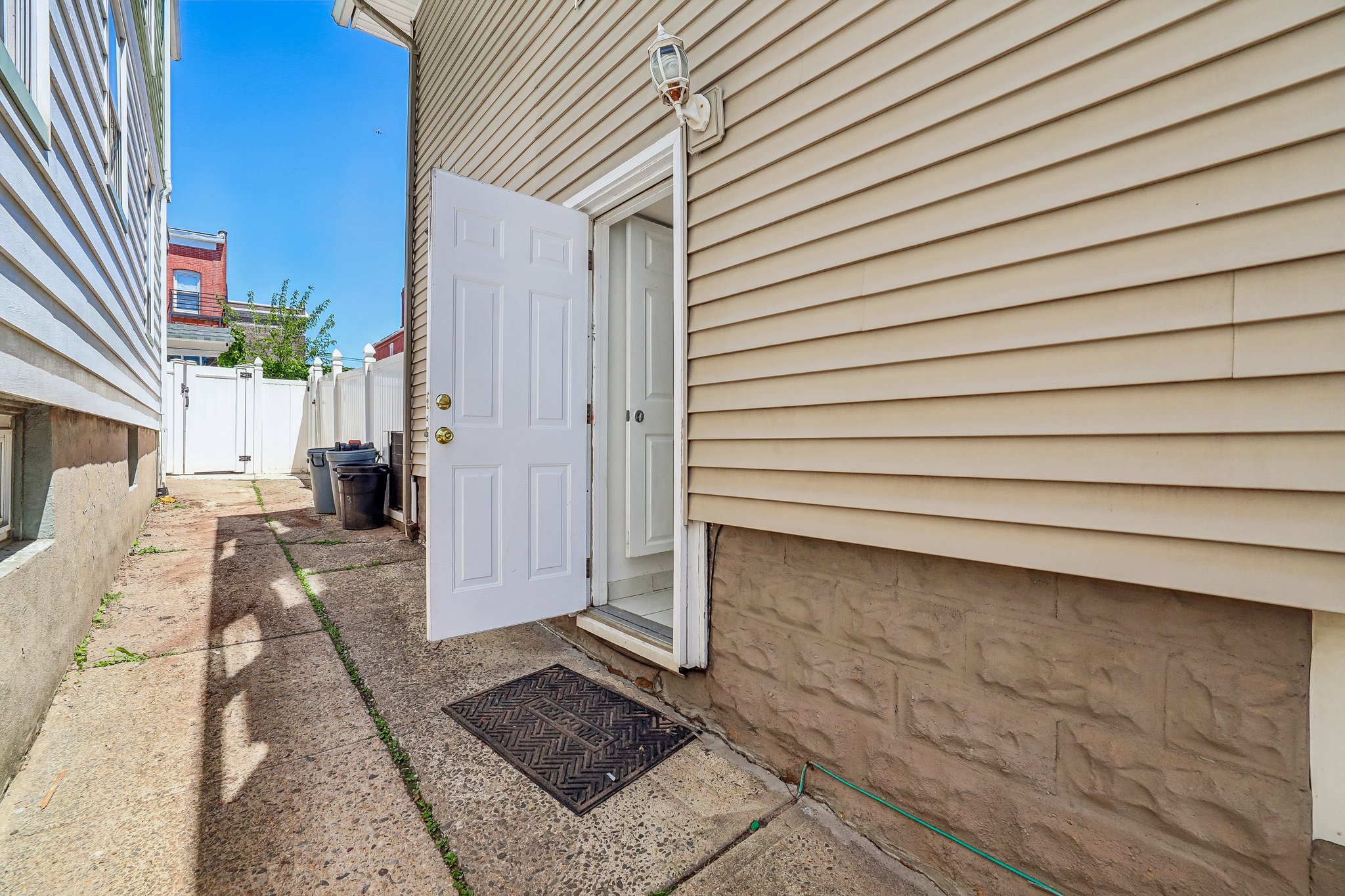 025.jpg
