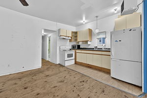  Photo 8